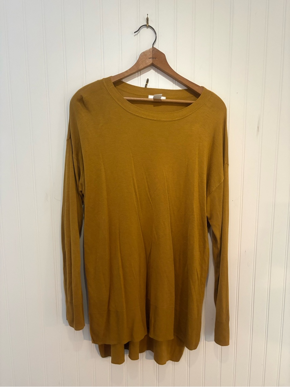 H&M women’s L scoop Crewneck Sweater in Mustard